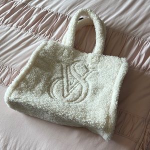 NEW VICTORIA SECRET SHERPA TOTE